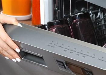 آموزش تمیز کردن ماشین ظرف‌شویی با استفاده از سرکه و جوش‌شیرین